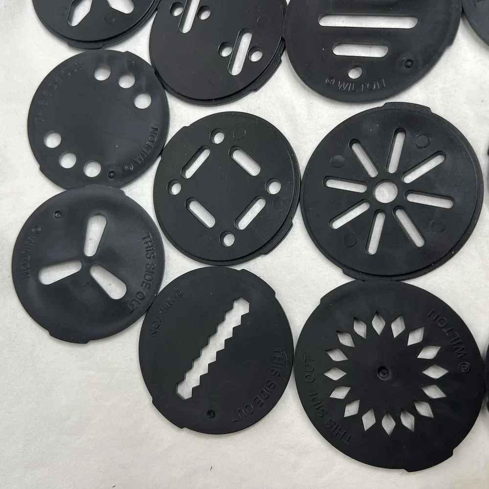 Wilton Cookie Pro Ultra II Cookie Press – Complete w/ 19 Discs & Instructions